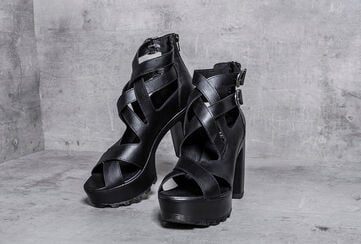 Complete your favourite look. / Discover shoes