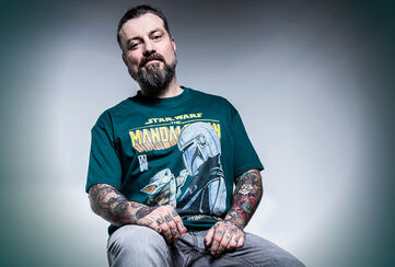 May the 4th is coming soon. / Master Chris Hermsdörfer from BEYOND THE BLACK finds your lack of STAR WARS merch disturbing! / Buy you must